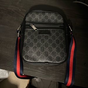 Black Smedium sized gucci bag with black leather